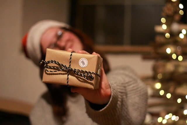 Co kupić dziewczynie na święta? 14 prezentów na różne budżety